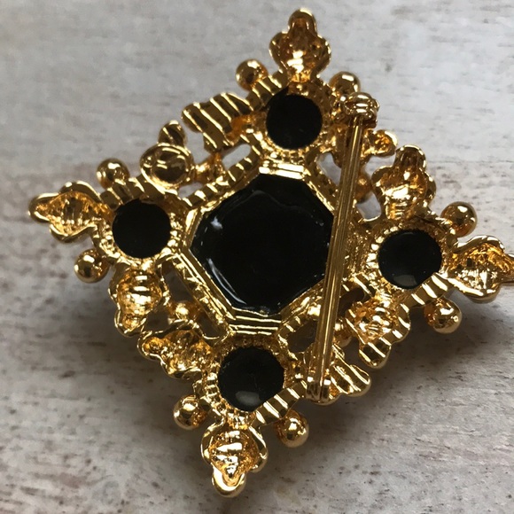 St John Brooch - Picture 6 of 8